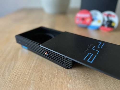 D_610152-MLB105114538849_012026-O.jpg Porta Copos Playstation 2 Retro Gamer Geek Com 12 Jogos Ps2 Playstation 2 Preto - Imagem 2