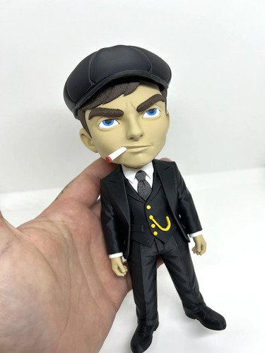 D_659239-MLB111725070221_052026-O.jpg Thomas Shelby 20cm Action Figure Inspirado Serie - Imagem 4