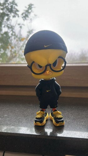 D_659343-MLB112472944831_052026-O.jpg Tweety Urban Vibes 17cm Action Figure Boneco - Imagem 2
