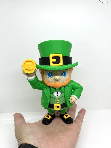 D_666460-MLB111875526219_052026-O.jpg Duende Do Trevo 16cm Action Figure Colecionável - Imagem 2