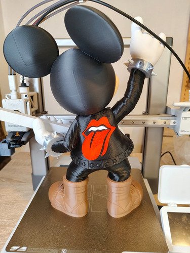 D_666717-MLB109915923862_042026-O.jpg Boneco Mickey Rockstar Guitarra Disney 3d Premium 25cm - Imagem 3