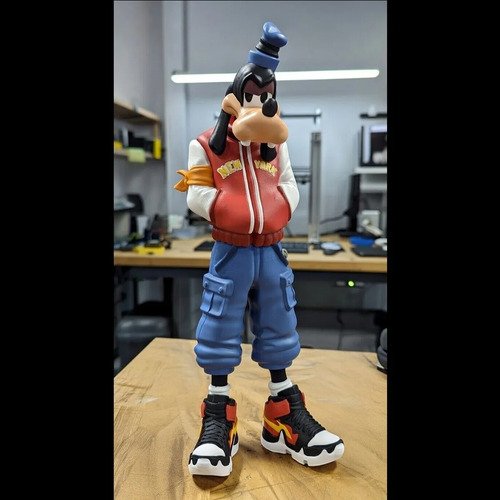 D_675629-MLB111480074852_052026-O.jpg Pateta Streetwear Urban Vibes 25cm Action Figure - Imagem 3