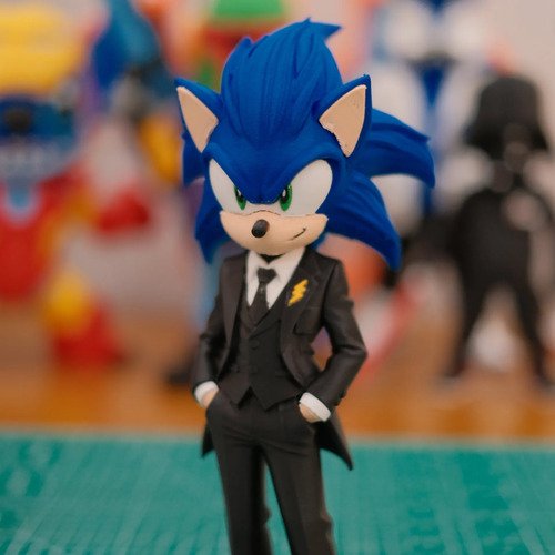 D_692602-MLB111462376844_052026-O.jpg Boneco Sonic De Terno 25cm Action Figure Colecionável - Imagem 2