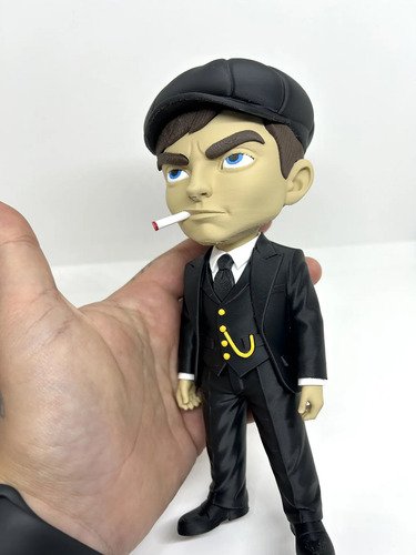 D_727951-MLB111725129833_052026-O.jpg Thomas Shelby 20cm Action Figure Inspirado Serie - Imagem 3