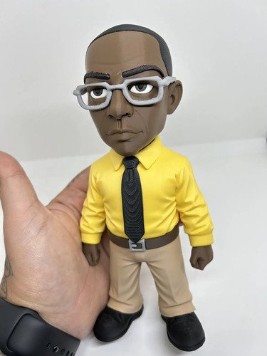 D_766005-MLB111669909471_052026-O.jpg Gus Fring 18cm Action Figure Inspirado Breaking Bad - Imagem 3