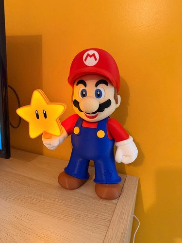 D_767800-MLB110817873675_042026-O.jpg Boneco Luminária Mario Bros Estrela Led Bivolt 3d 30cm+ Multicolor Amarelo Bivolt - Imagem 4
