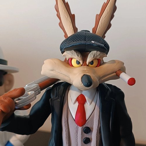 D_776828-MLB110763930940_052026-O.jpg Coiote Malandro 25cm Action Figure Inspirado Peaky - Imagem 2