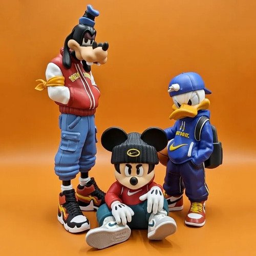 D_780274-MLB112535416881_052026-O.jpg Pato Donald Urban Vibes Streetwear 20cm Action Figure - Imagem 3