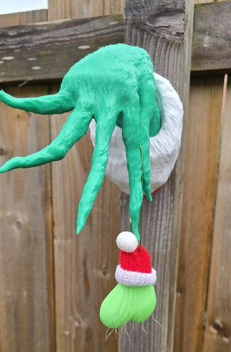 D_790651-MLB98155326919_112025-O.jpg Mão Do Grinch 3d 30cm Para Parede Decoração Natal Verde - Imagem 3