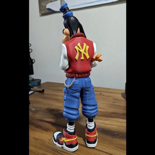 D_816953-MLB112535630099_052026-O.jpg Pateta Streetwear Urban Vibes 25cm Action Figure - Imagem 4
