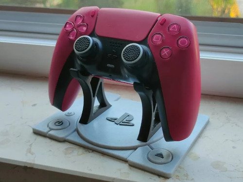 D_866335-MLB111262310680_052026-O.jpg Suporte Controle Ps5 Design Ps1 Geek Colecionável - Imagem 3