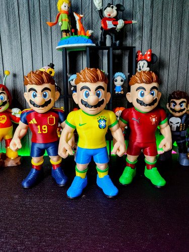 D_888300-MLB112857034359_062026-O.jpg Mario Bros C/ Camisa Do Brasil 25cm Action Figure - Imagem 4