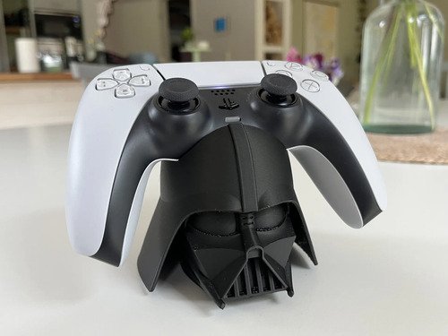 D_891364-MLB112288009877_052026-O.jpg Suporte Controle Ps5 Inspirado Darth Vader Geek - Imagem 2