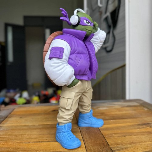 D_920917-MLB110944979576_052026-O.jpg Donnie Urban Vibes 25cm Boneco Colecionável Geek - Imagem 4